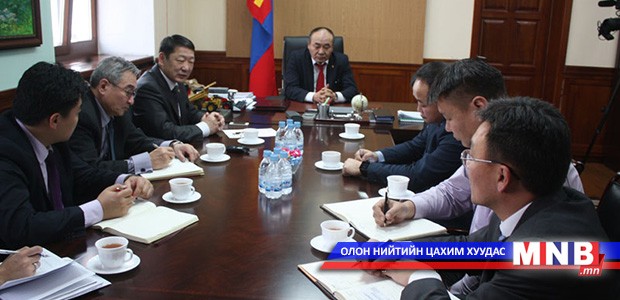 Ж.Батсуурь Аж үйлдвэрийн яамны ажил байдалтай танилцав