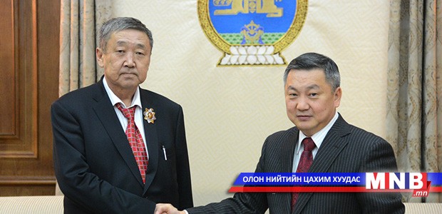 Чингисийн одон гардуулав