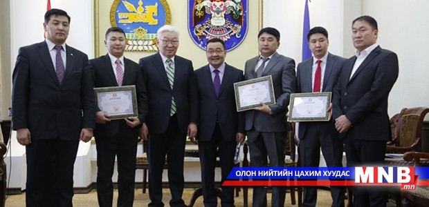 Дахин төлөвлөж барилгажуулах компаниудад батламж гардууллаа