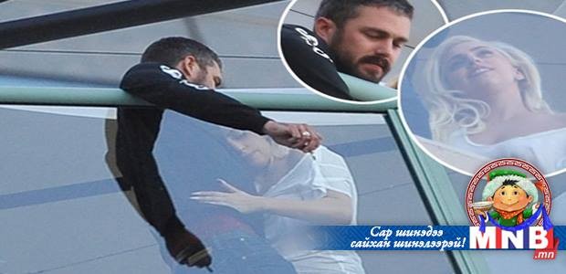 Лэди Гага сүй тавьжээ
