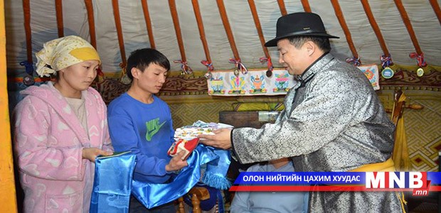 Дундговь аймаг гурван сая дахь иргэндээ хүндэтгэл үзүүлэв