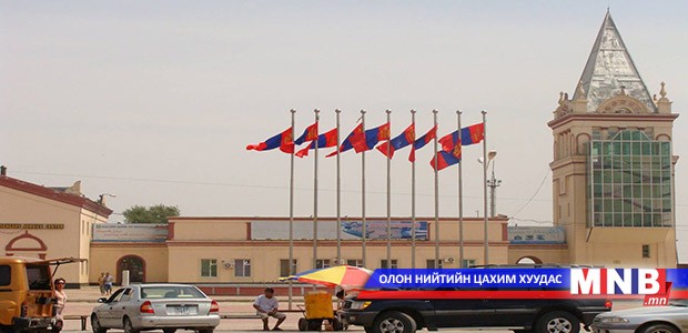 Хайрцганд нуугдаж хил даваад амиа алджээ