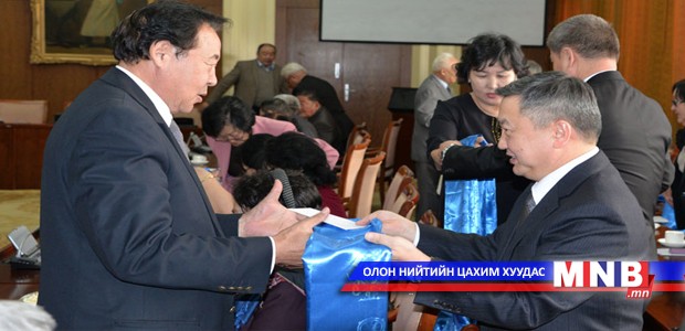 УИХ-ын дарга ахмадууддаа хүндэтгэл үзүүлэв
