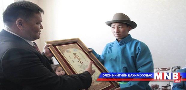 Х.Монголжин охины гэр бүлд гурван өрөө байр бэлэглэлээ