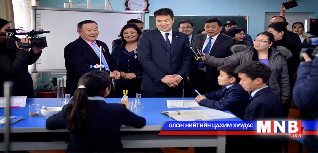 Эмнэлэг, сургуулийн үйл ажиллагаатай танилцав