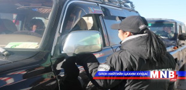 Байгалийн чулуу хууль бусаар хил нэвтрүүлэхийг завджээ