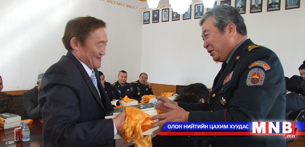 Цэргийн чуулга таван цуврал ном бүтээлээ