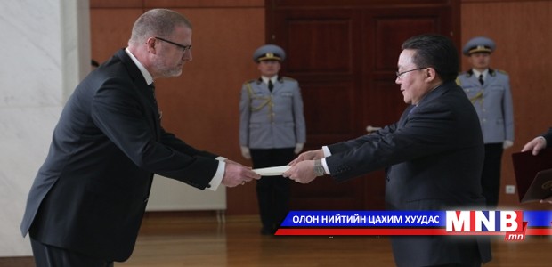 Канадын элчин сайд итгэмжлэх жуух бичгээ өргөн барилаа