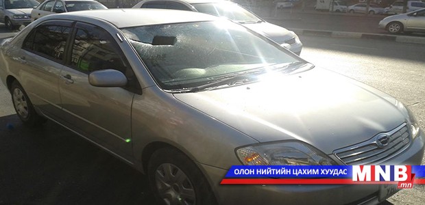 Троллейбусны гадаад гэрэлтүүлгийн хошуу унаж машины цонх хагалжээ