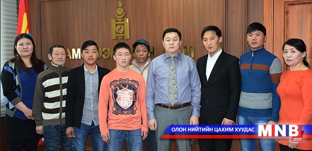 Өвөрхангайн залуус Чэжүд морин циркийн гайхамшгийг бишрүүлнэ
