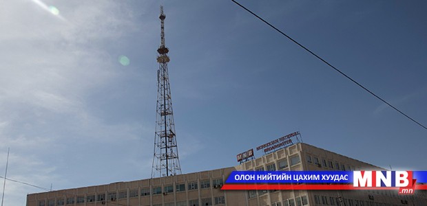 Цамхагийн гэрэл цацарсаар...
