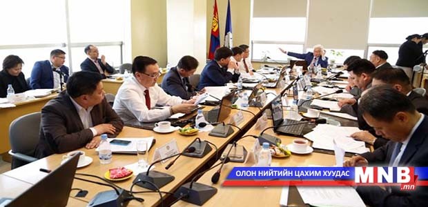 Өлсгөлөн зарласан иргэдийг албадан эмчилгээнд хамруулжээ