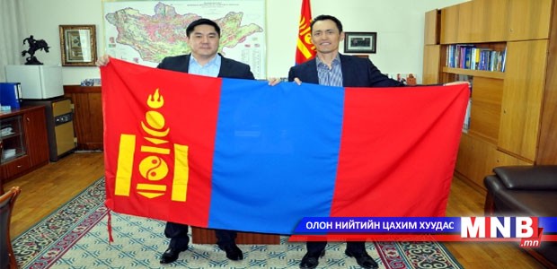Уулчин Б.Цэвээндаш: Эверест рүү Төвдийн талаас авирна