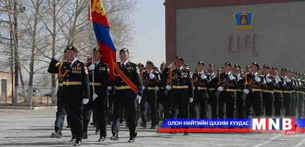 Ялалтын парадад алхах цэргийн албан хаагчдын бэлтгэлтэй танилцав
