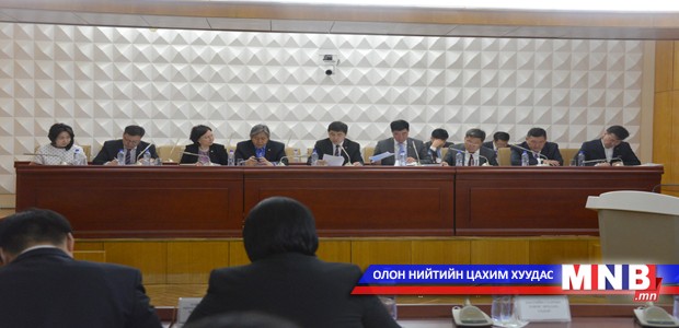 Төрийн албан хаагчдыг ажлаас чөлөөлсөн асуудлаар нээлттэй сонсгол хийв