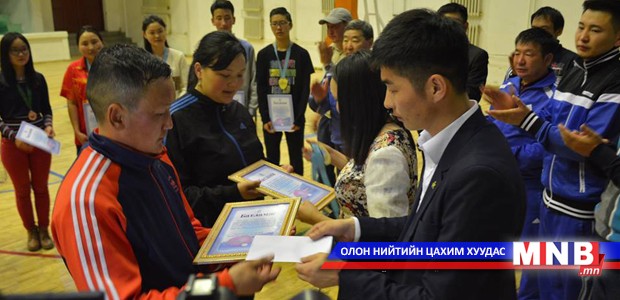 Өвөрхангайчууд ширээний теннисний аваргаа тодрууллаа