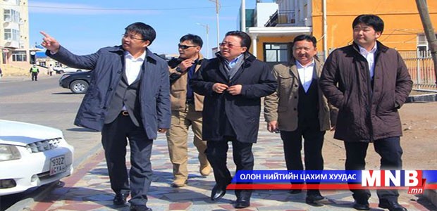 Ерөнхийлөгч түймрийн голомтод ажиллаж байна