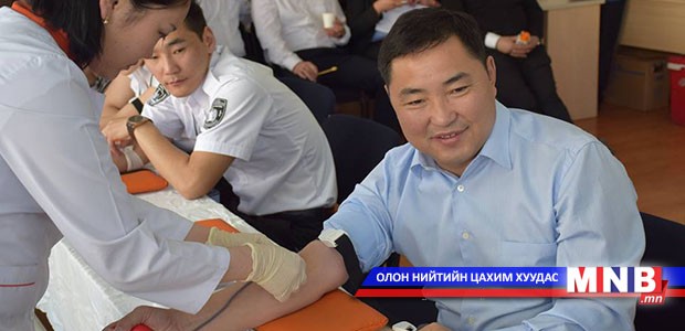 "Халуун сэтгэл" аяныг өрнүүлж байна