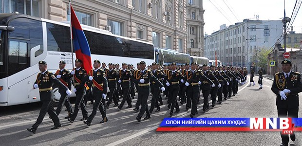 Улаан талбайд жагссан 75 албан хаагчид хүндэтгэл үзүүлэв