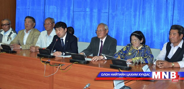 Өргөдлийн байнгын хорооны дарга О.Баасанхүү сэтггүүлчдэд мэдээлэл хийв