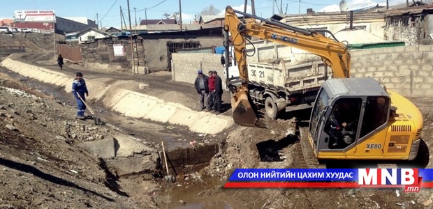Үерийн аманд буусан айлуудыг нүүлгэн шилжүүлнэ
