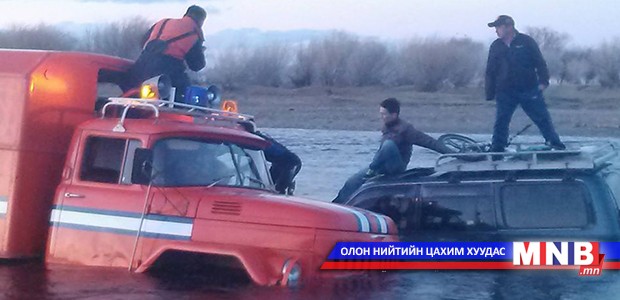 Хэрлэн голд осолдсон машинаас таван зорчигч аварчээ