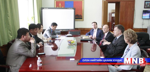 Кембриджийн Олон улсын шалгалтын төвийн төлөөлөгчдийг хүлээн авч уулзав