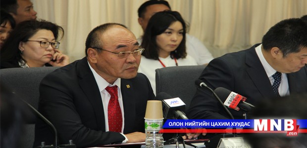 Д.Эрдэнэбат:“Чи итгээд л орсон бол үүдээ хаа”