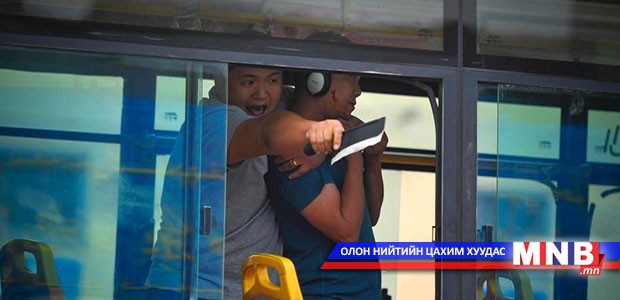Автобус барьцаалахыг оролджээ