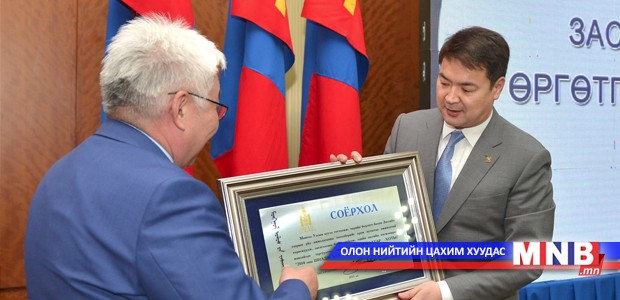 Ажлаараа тэргүүлсэн Засаг даргын Тамгын газруудыг шагналаа