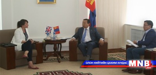 Элчин сайд Арнолд Кэтриныг хүлээн авч уулзав