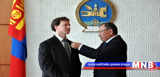Франц улсын иргэн Никола Бурделийг “Найрамдал” медалиар шагнав