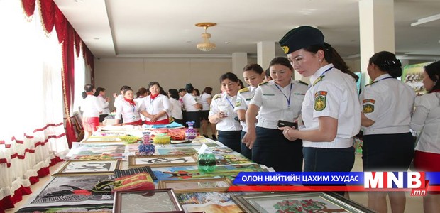 Хилчин эмэгтэйчүүд чууллаа