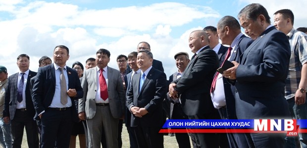 УИХ-ын дарга 1000 айлын орон сууцны бүтээн байгуулалтын ажилтай танилцав