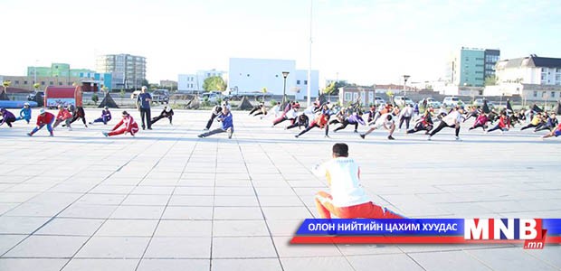Өмнөговийнхон “Өглөөний дасгал”-аа зохион байгууллаа