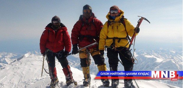 Манай уулчид хойд Америкийн ноён оргилд гарчээ