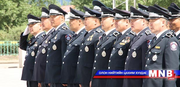 Цагдаагийн байгууллагын 94 жилийн ойн хүндэтгэлийн жагсаал болж байна