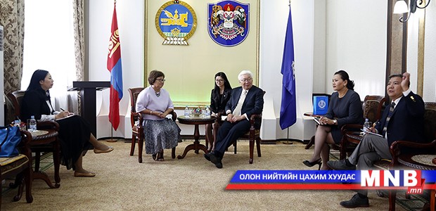 Нийслэлийн Засаг дарга Киргиз Улсын Ерөнхийлөгч асан хатагтай Роза Отунбаеваг хүлээн авч уулзлаа