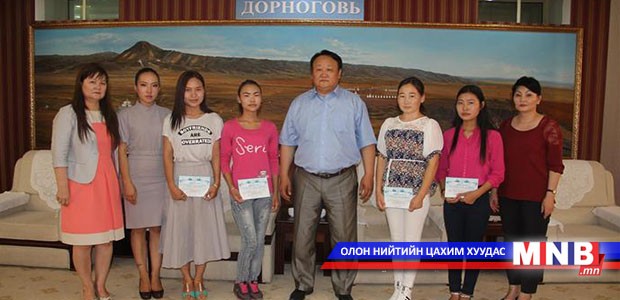 МУБИС-д урилгаар суралцах сурагчид батламжаа гардан авлаа