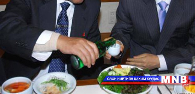 Арыг нь даая гээд архиар шахдаг найзуудад