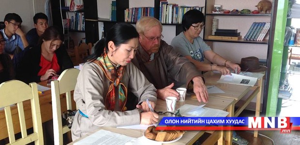 "Нутгийн шийдэл" сангийн тэтгэлэгт хөтөлбөрт хамрагдаж буй оюутнуудтай уулзав