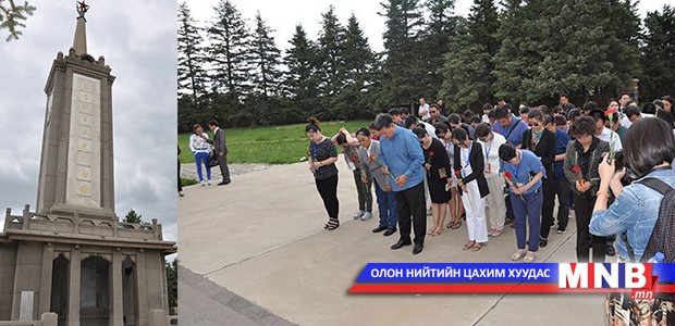 Сэтгүүлчид эрэлхэг дайчдынхаа хөшөөнд хүндэтгэл үзүүллээ