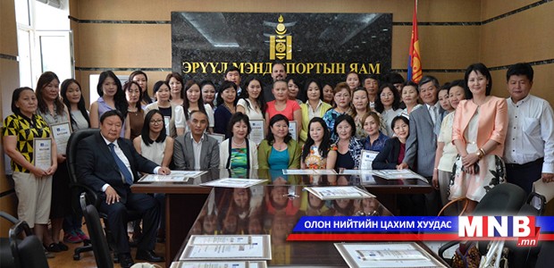Нийслэлийн эрүүл мэндийн байгууллагууд “Батламж”- аа гардлаа