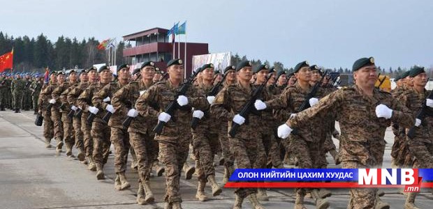 1800 гаруй алба хаагч шөнийн парад алхана