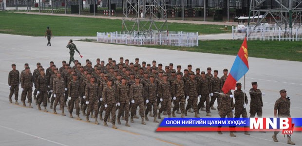 Монгол цэргүүд Бээжинд жагсаалын бэлтгэлээ базааж байна