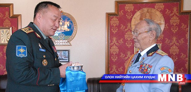 Монгол Улсын баатар П.Шагдарсүрэнд бэлтгэл хурандаа цол олгов