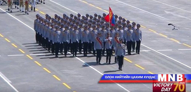 Монгол цэргүүд Бээжин хотноо ёслол төгөлдөр алхлаа