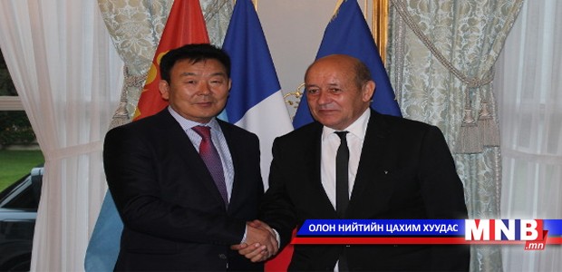 Батлан хамгаалахын сайд Ц.Цолмон Франц улсад ажлын айлчлал хийлээ