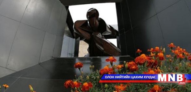 "Улс төрийн хэлмэгдүүлэлт" сэдэвт гэрэл зургийн үзэсгэлэн нээлтээ хийлээ