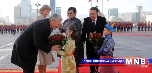ХБНГУ-ын холбооны Ерөнхийлөгчийг албан ёсоор угтах ёслол боллоо